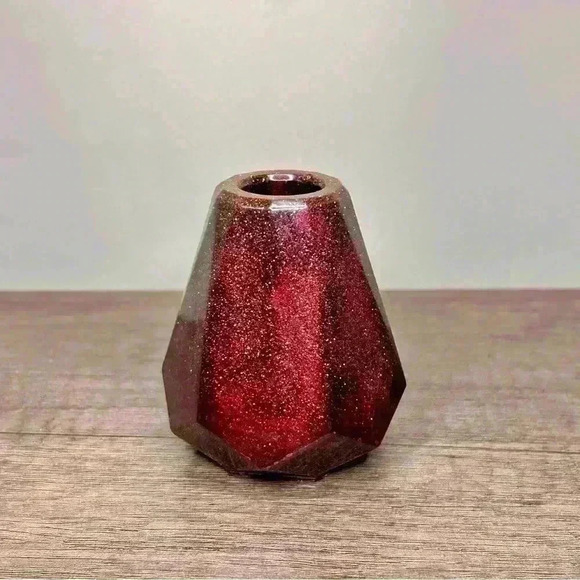 Hand Crafted | Small Resin Flower Vase - Picture 4 of 4